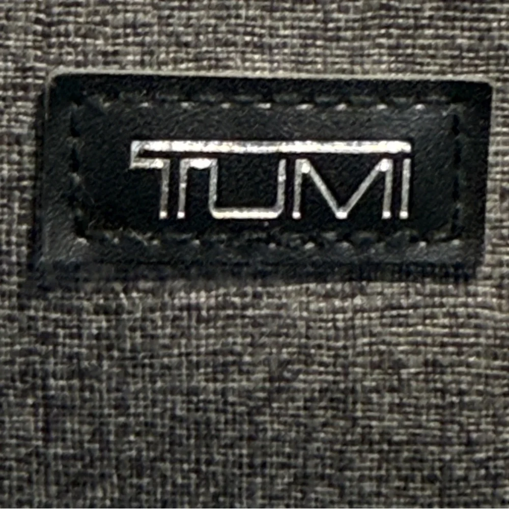 Tumi for Delta Bag Travel Trip Vacation Cosmetics Makeup Designer Luxury EUC